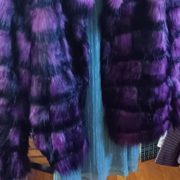 Step into the spotlight with this STUNNING purple & black never-worn faux fur! - Picture 5 of 11